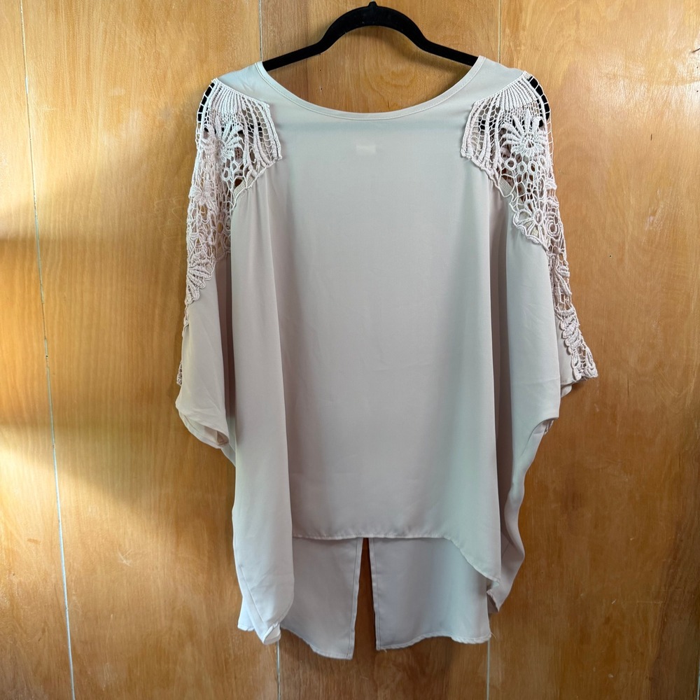 Spin USA Beige Crochet Lace Shoulder Dolman Sleeve Split Back Blouse 2XLe